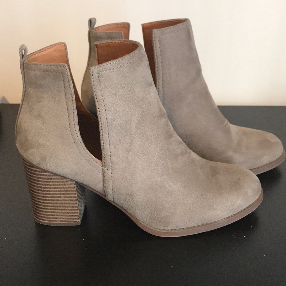 Grayish-brown bootie